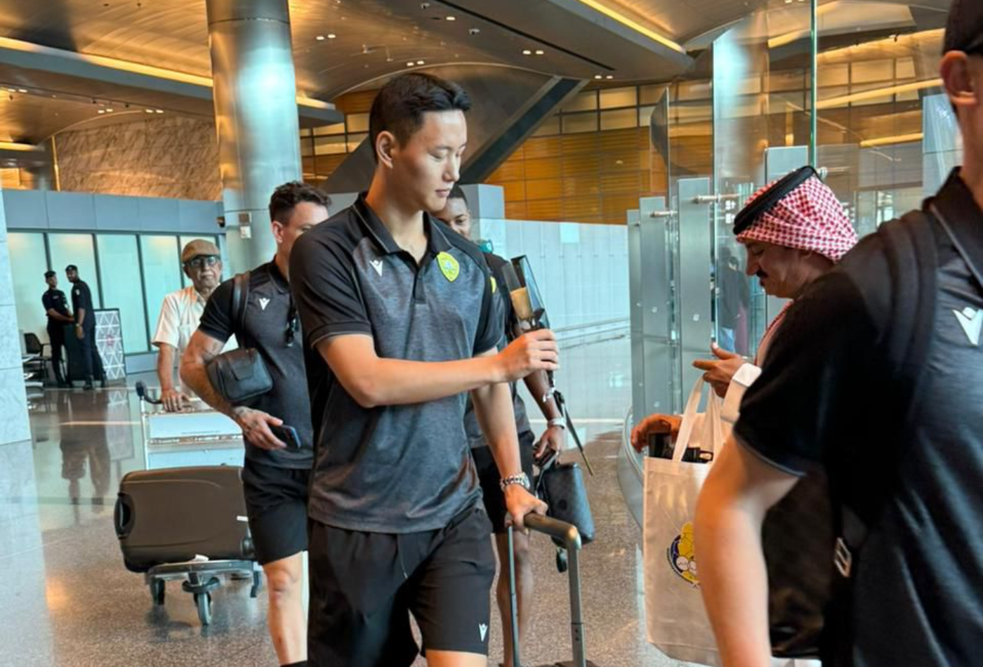 The Emperor's delegation arrives in Doha in preparation for the match against Al Gharafa